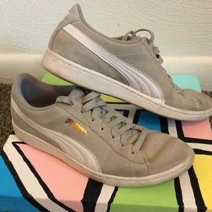 🚨 Price drop! Puma tan suede sneakers 9.5